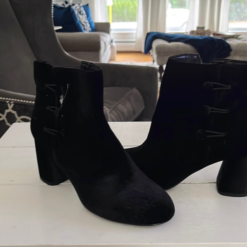 NWOT Nine West Black Velvet Ankle Boots size 8